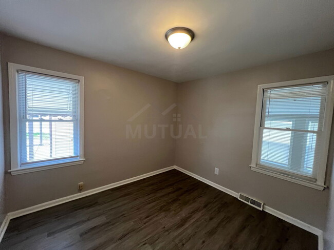 Building Photo - 28273 Schram St