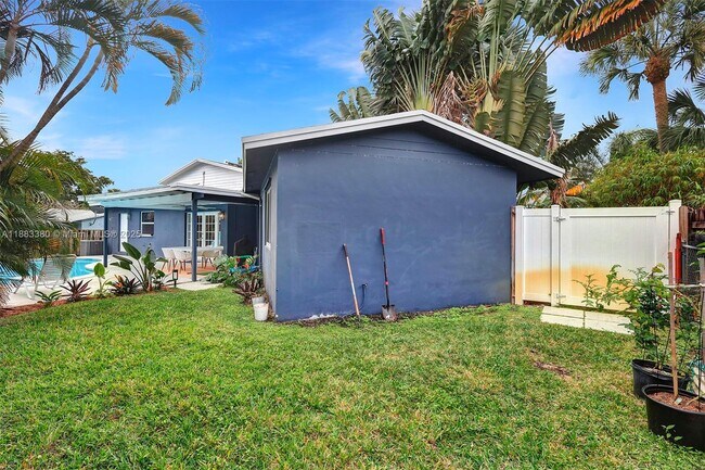 Building Photo - 2700 SW 34th Ave