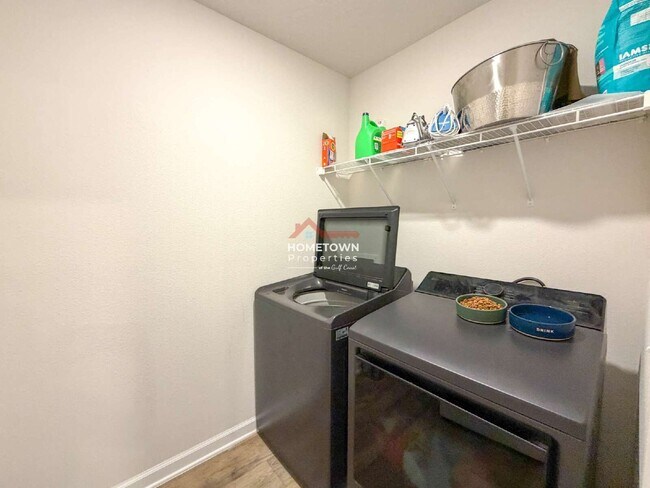 Building Photo - 5469 Merlin