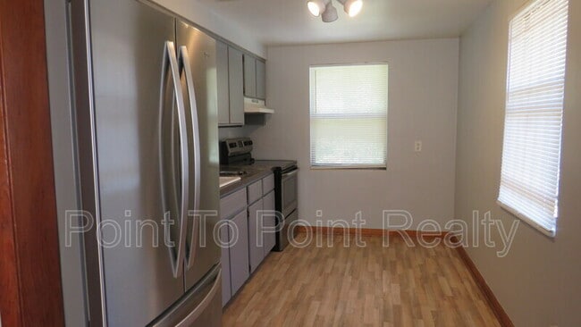 Building Photo - 1609 W 13th St