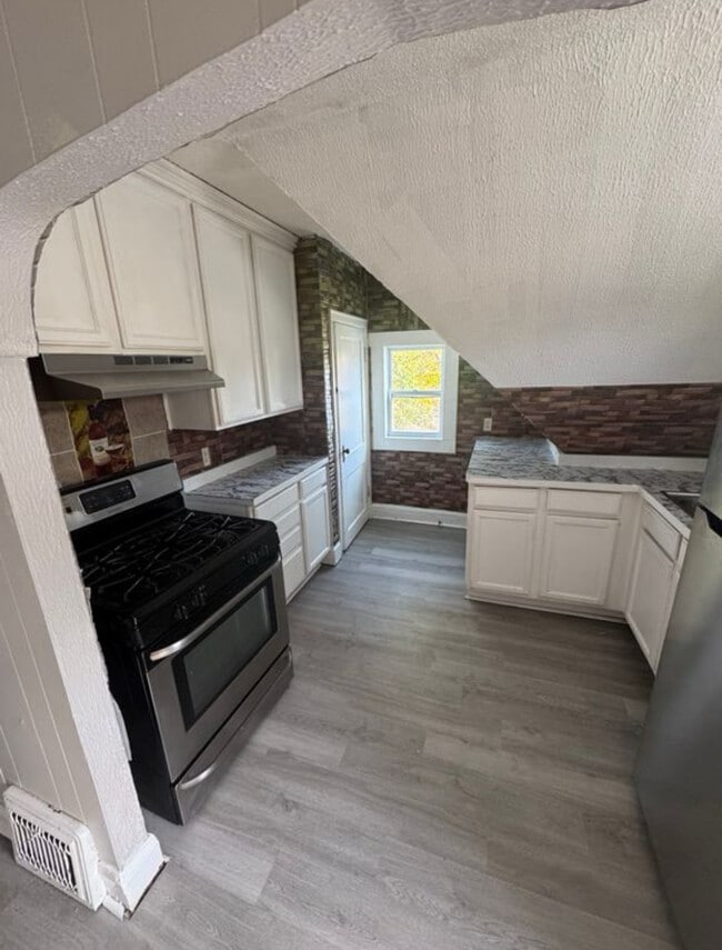 Building Photo - 2940 Vincent Ave N