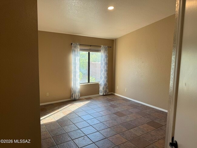 Building Photo - 3002 W Country Ranch Dr