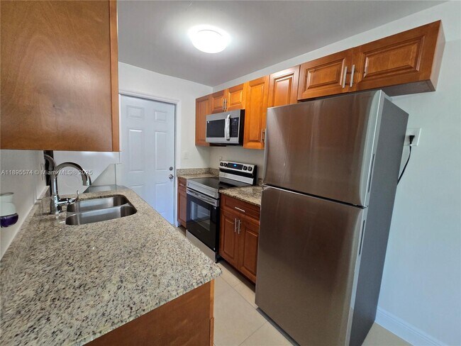 Building Photo - 716 NW 14th Way