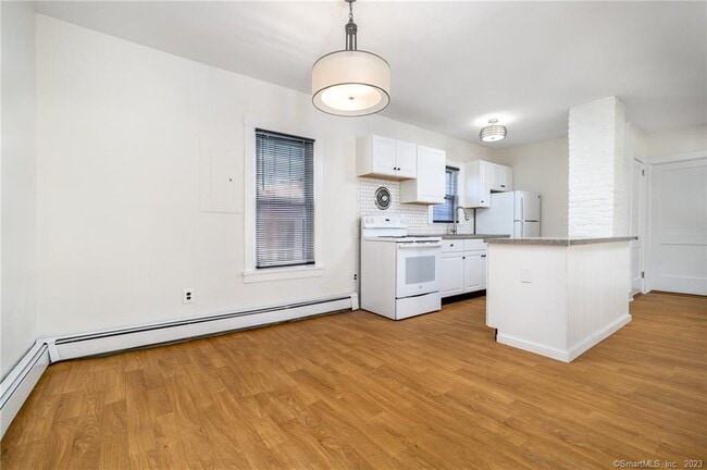 Building Photo - 15 Duncanson St