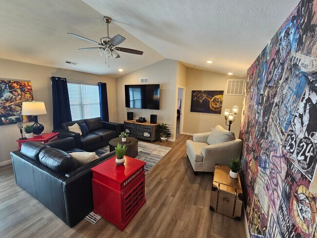 Building Photo - 814 Pierson Rd