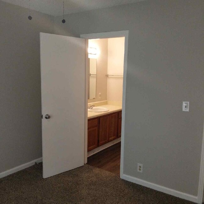 Building Photo - 748 Holder Dr