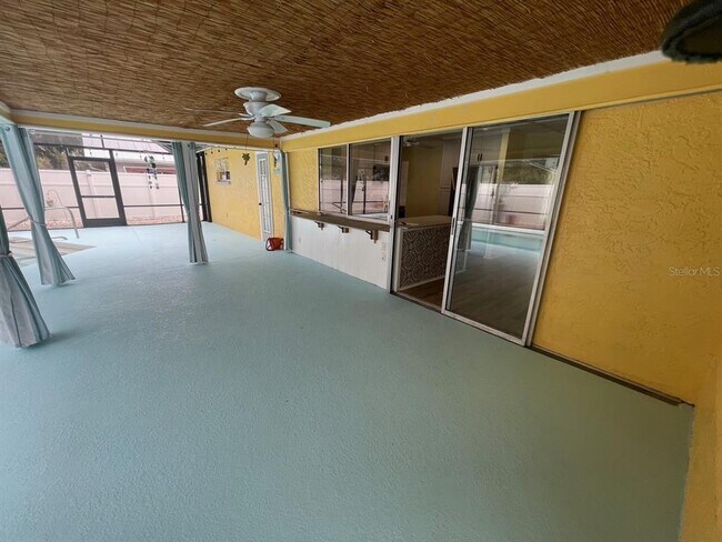 Building Photo - 6108 11th Ave W