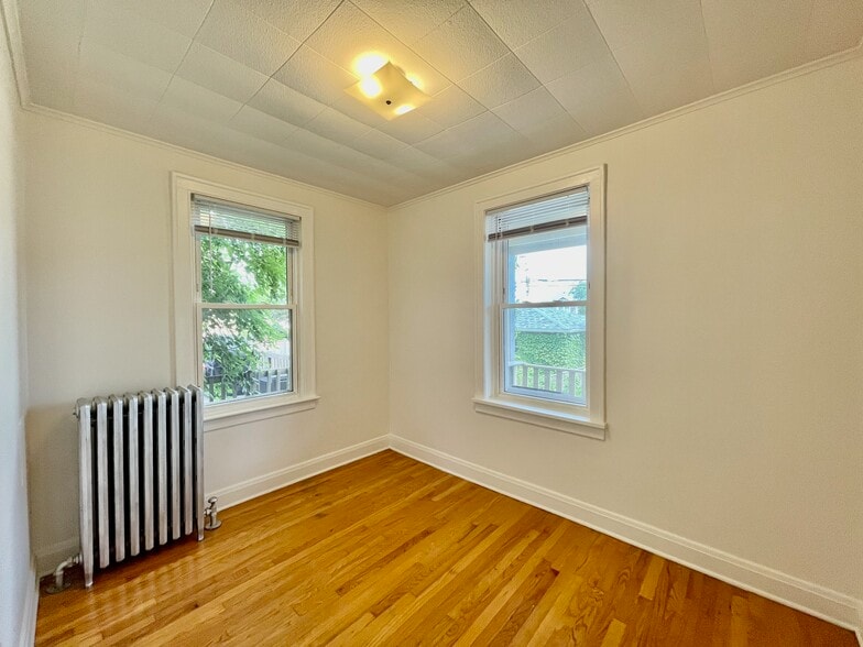 Building Photo - 5219 N Rutherford Ave