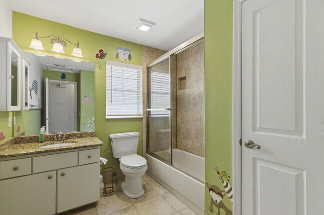 Building Photo - Spacious 3BR/2BA pet friendly home with a fenced backyard and oversized patio