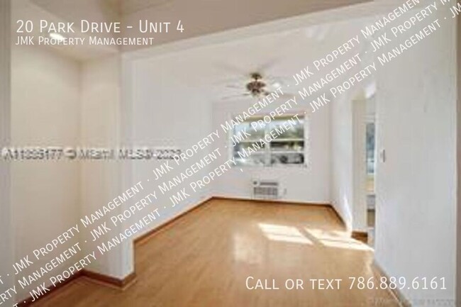 Building Photo - Recently Updated 1-Bedroom Condo in a Gate...