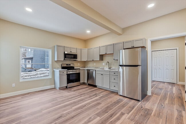 Building Photo - 392 S Main St