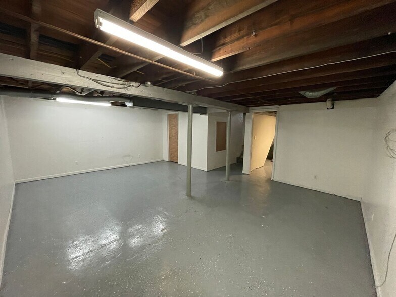 Building Photo - 4409 S Wayne Ave