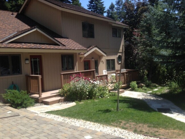 Building Photo - Quiet family home