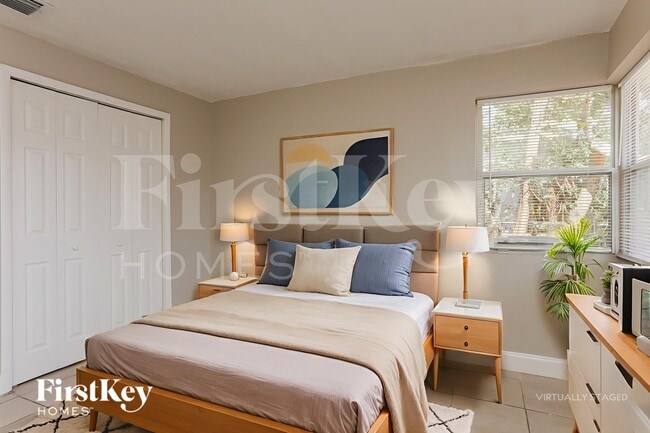 Building Photo - 1425 NE 29th St