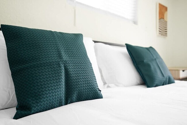 Building Photo - 6452 Custer St