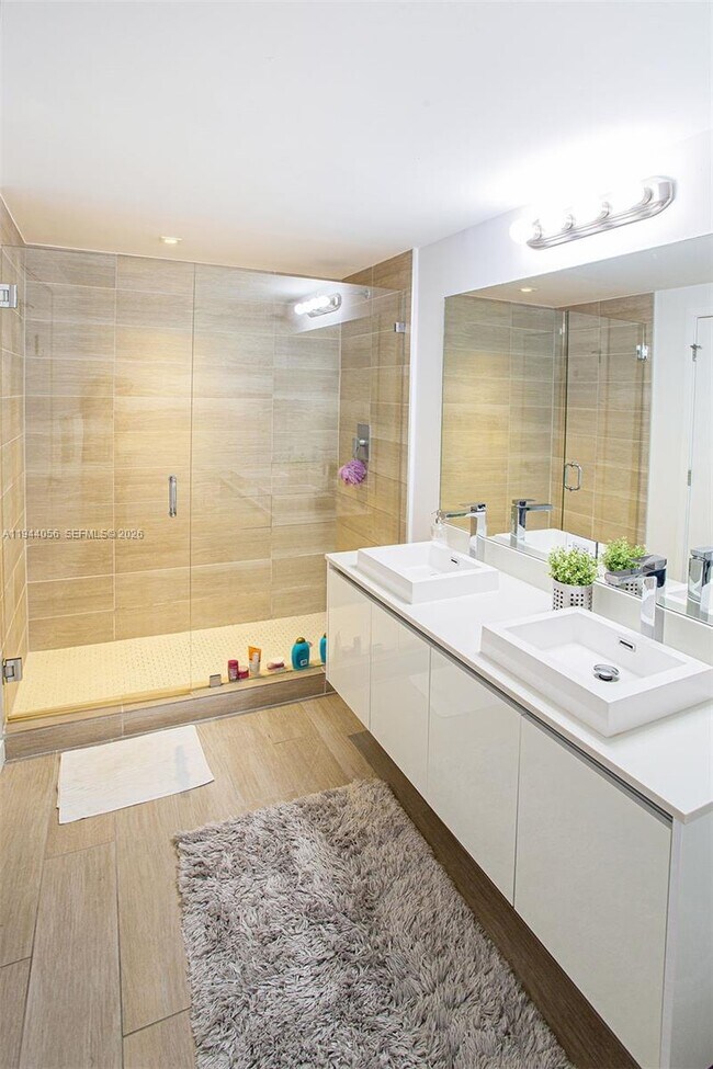 Building Photo - 1600 SW 1st Ave