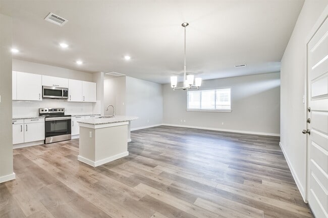 Building Photo - 25133 Pacific Wren Dr