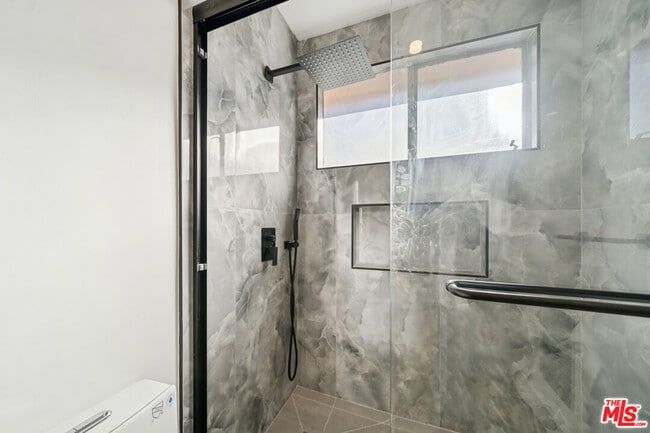 Building Photo - 919 S Sherbourne Dr