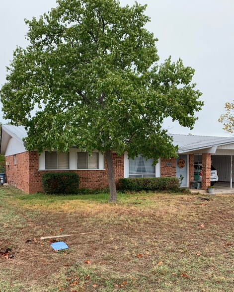 Primary Photo - 1808 Cedar Park