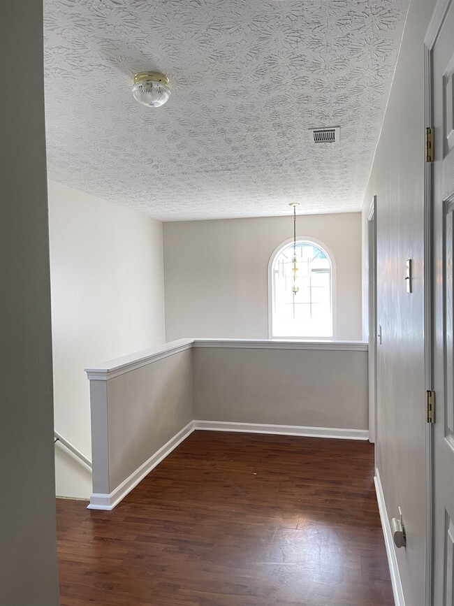 Building Photo - 347 Parkview Manor Dr
