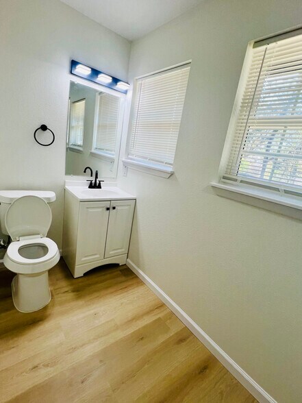 Building Photo - 901 Leeper Dr