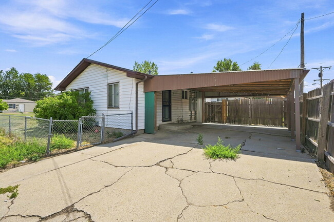 Building Photo - $1,495.95 - 2 Bed, 1 Bath Newly Renovated Duplex Unit!