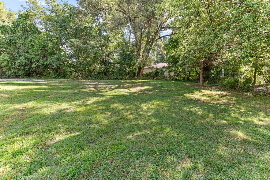 Building Photo - 2550 Loon Lake Rd