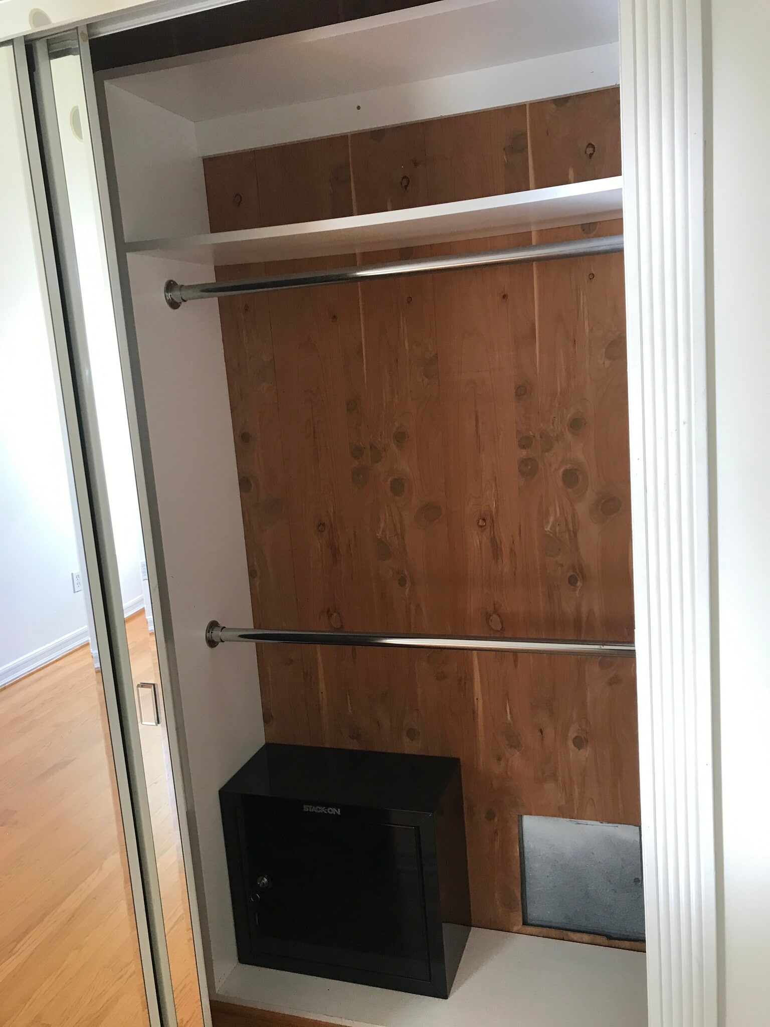 2nd floor bedroom #1 - 1304 Mackay Ln