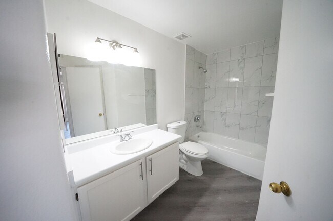 Building Photo - SHOWINGS AVAILABLE NOW