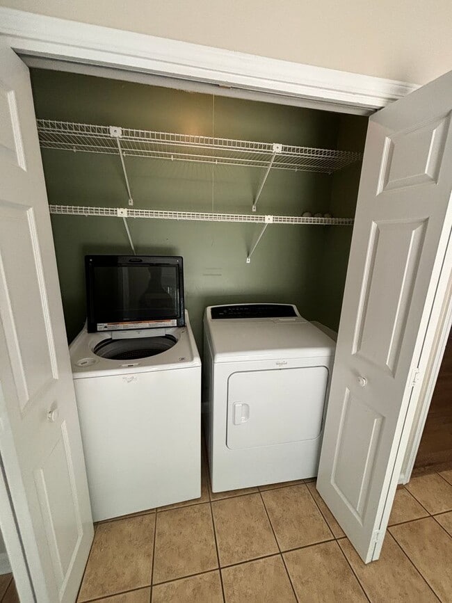 Building Photo - 193 Heather Dr