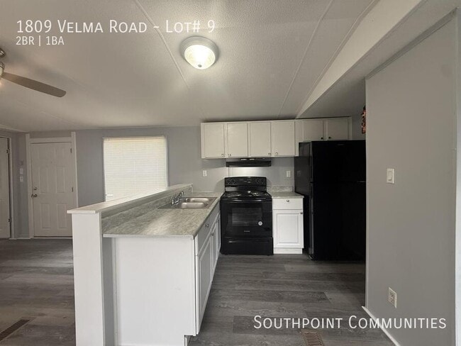 Building Photo - 1809 Velma Rd