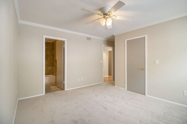Building Photo - Sunlit 2BD/2BA with Fireplace in Peaceful ...