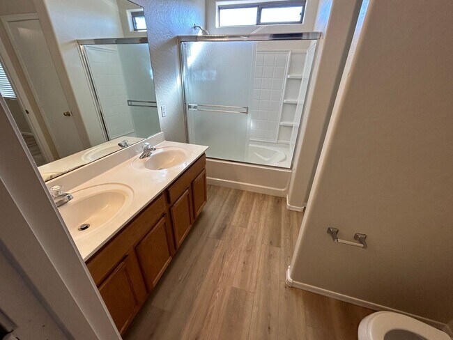 Building Photo - 6315 S 69th Glen