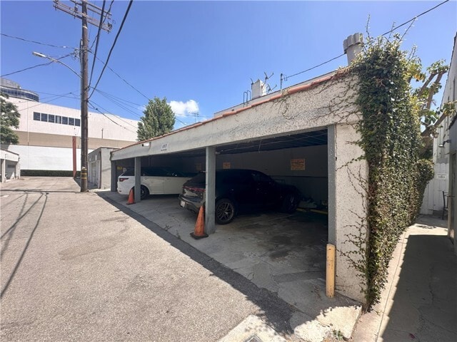 Building Photo - 137 S Roxbury Dr