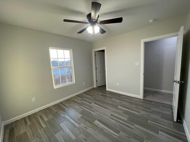 Building Photo - 5527 Conroe St