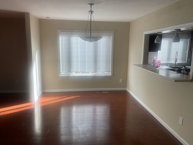 Building Photo - 1215 Club Dr