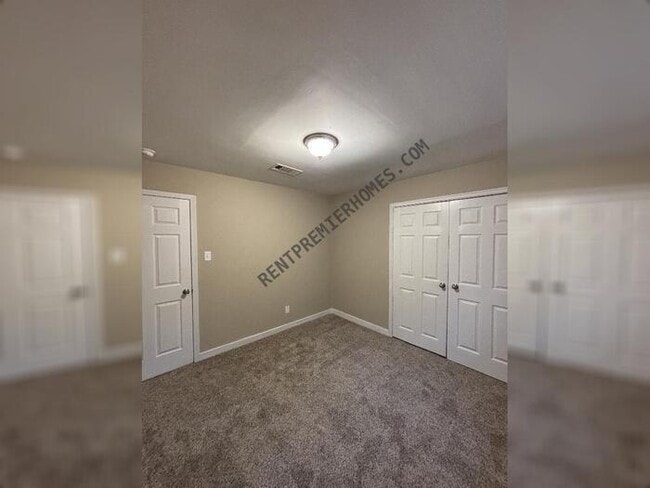 Building Photo - 607 S Jackson St