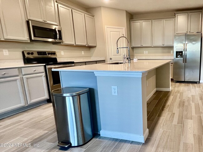 Building Photo - 7512 Chervil St