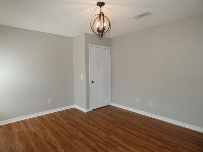 Building Photo - Charming Brick Home - Stonebrook