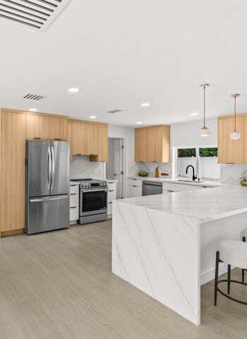 Primary Photo - 608 SE 2nd Ave