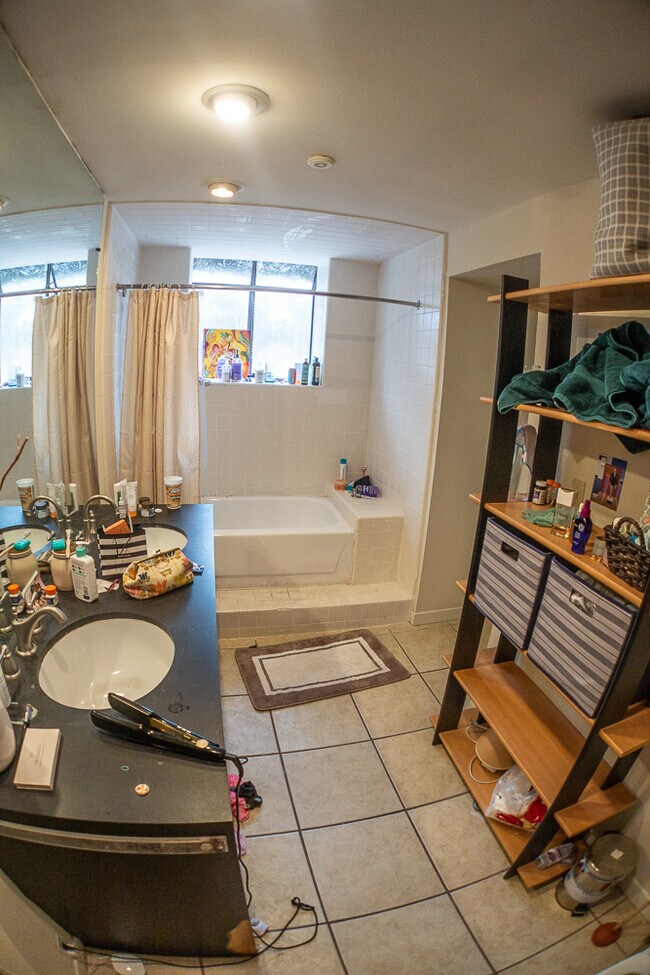 Building Photo - 2813 Salado St