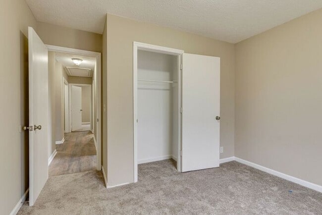 Building Photo - Beautiful Renovated Duplex in Madison