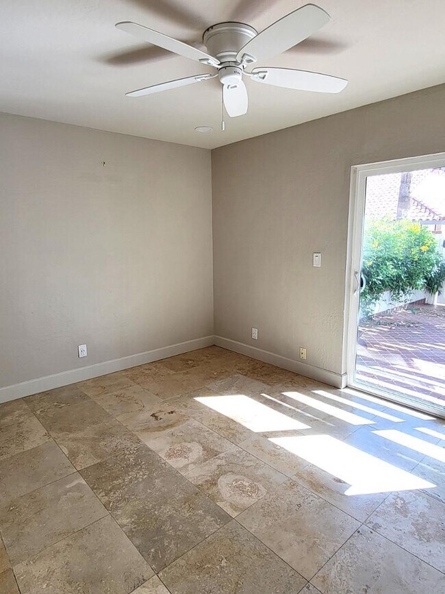 Building Photo - 5770 N Scottsdale Rd