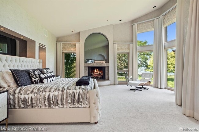 Building Photo - 3333 W Shore Dr