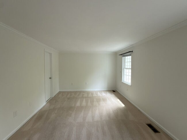 Building Photo - Beautiful 4 Bed 2.5 Bath Townhome in Burke For Rent!