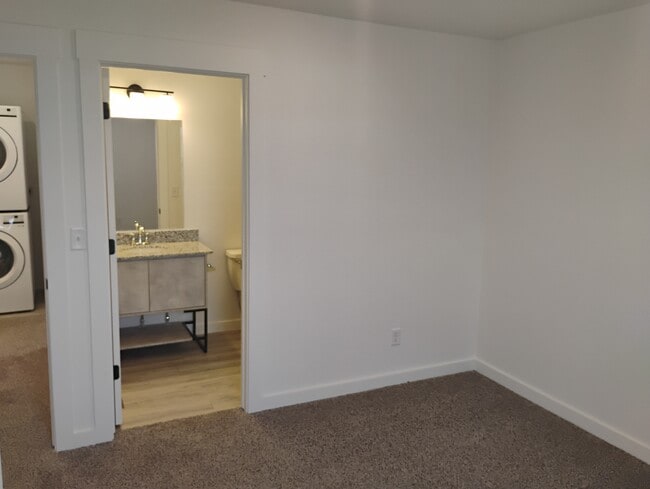 Building Photo - 841 Ventnor Ave