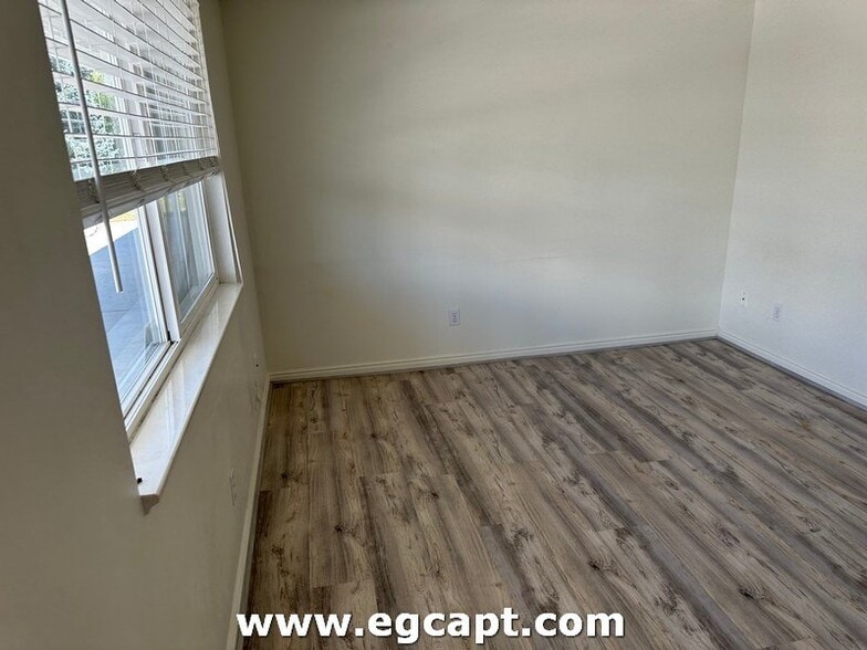 Building Photo - 1243 N 400 E