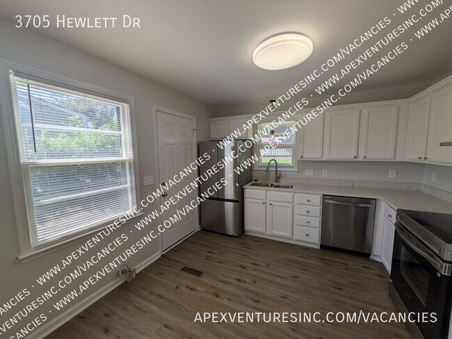 Building Photo - 3705 Hewlett Dr