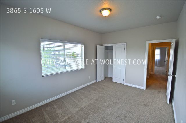 Building Photo - Gorgeous 3 Bedroom West Valley Townhome! N...