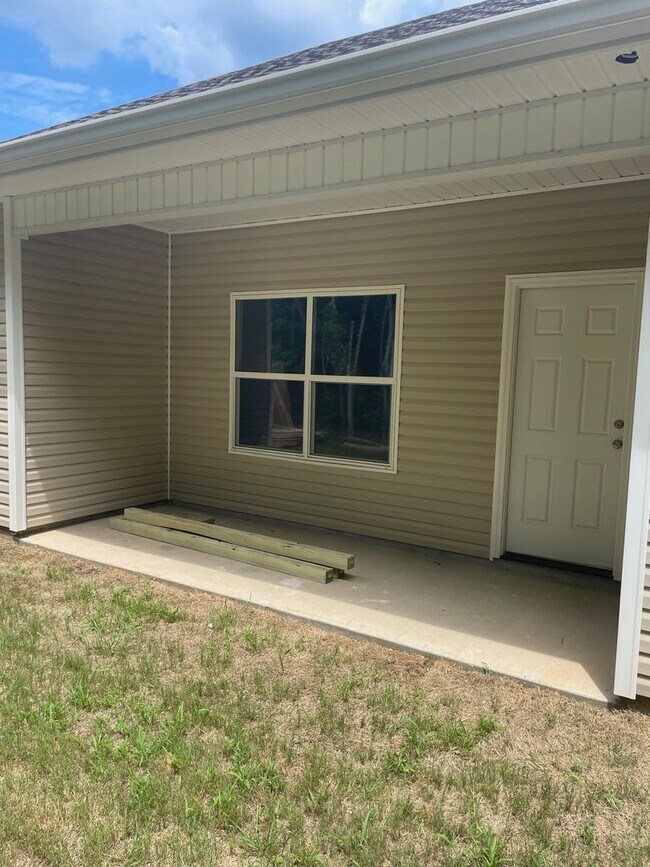 Building Photo - 409 Genesis Dr